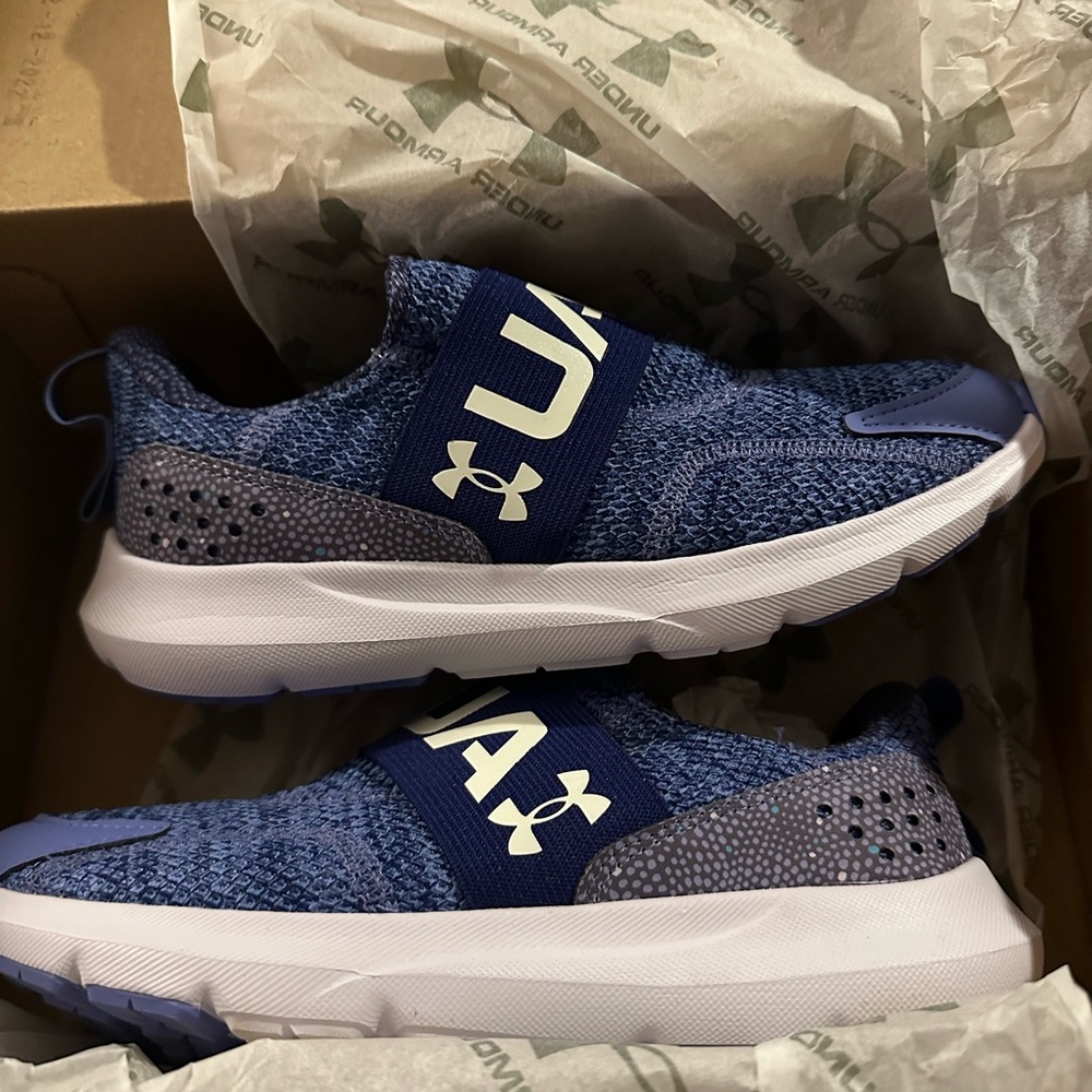 Under Armour girls size 4 Surge 3 Slip on shoe. New in box!